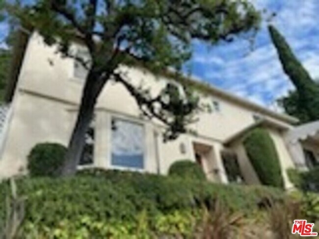 Foto del edificio - 8967 St Ives Dr