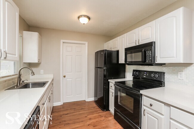 Foto del edificio - 3BR 2BA Leesburg home is move-in ready and...