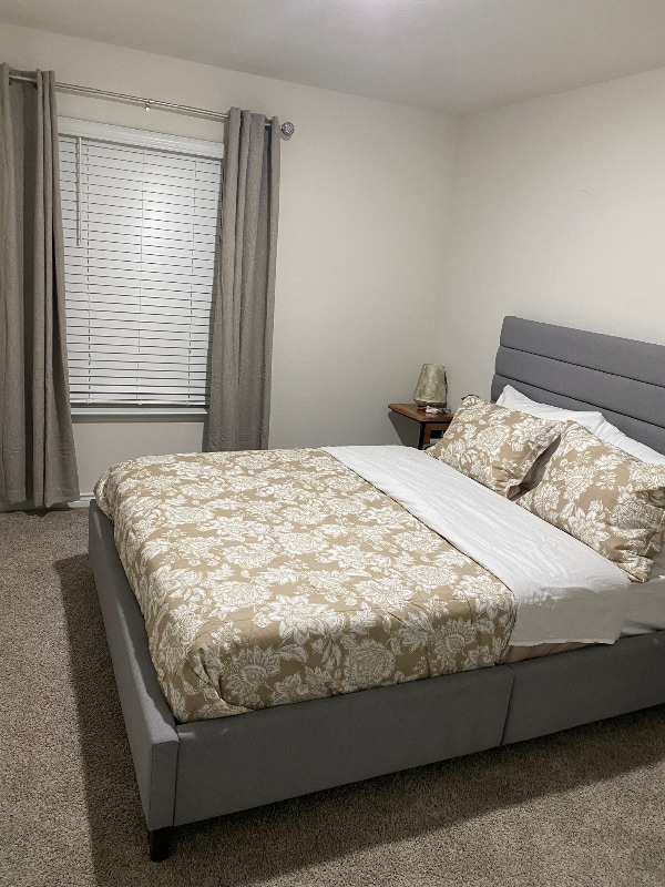 Foto del edificio - 8129 Trudy Ln