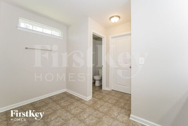 Foto del edificio - 315 Spectrum Rd