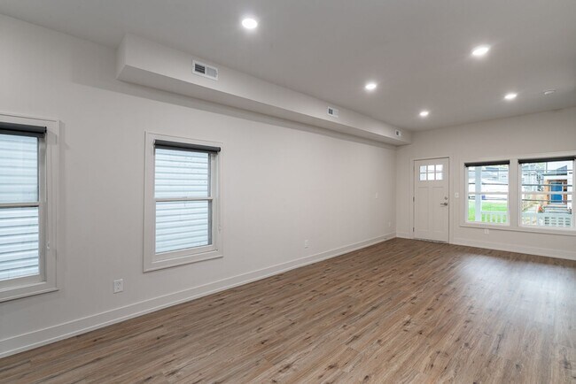 Foto del edificio - 468-470 E. 2nd Ave