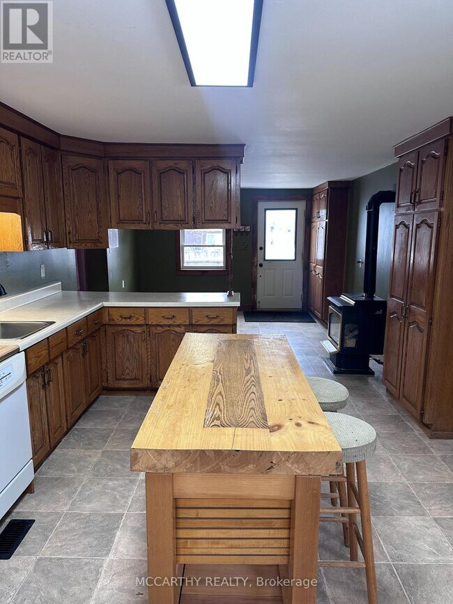 Building Photo - 168 Victoria St