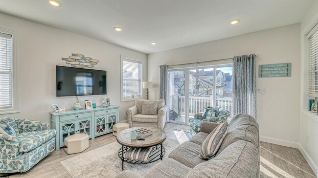 Building Photo - 1A N Victoria Ave