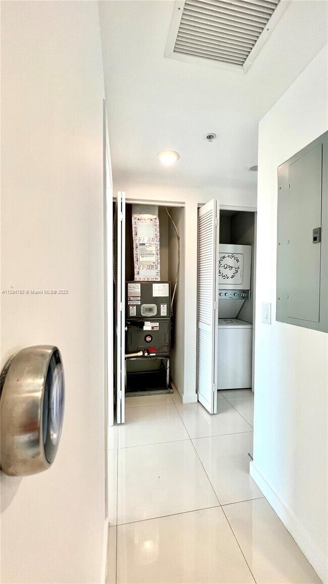 Foto del edificio - 7751 NW 107th Ave