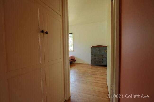 Foto del edificio - 10021 Collett Ave