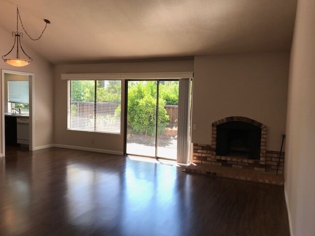 Foto del edificio - Single level 3 bedroom home in Northgate c...