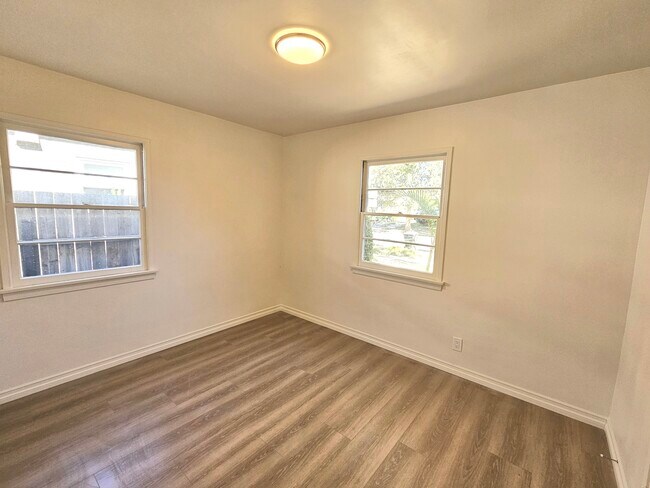 Dormitorio 1 - 1749 S Carmelina Ave