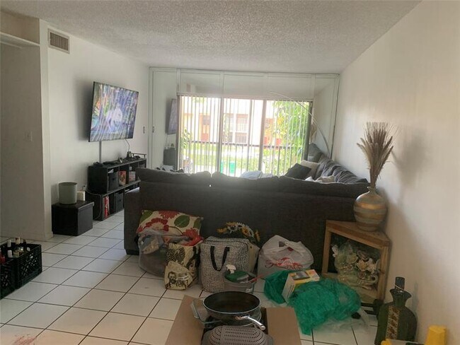 Foto del edificio - 9150 NW 38th Dr