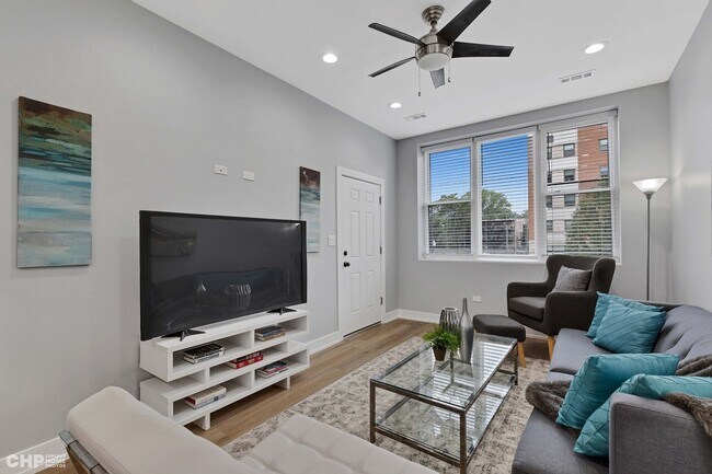 Foto del edificio - 5019 S Indiana Ave