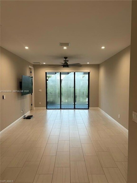 Foto del edificio - 7553 Carnegie Way