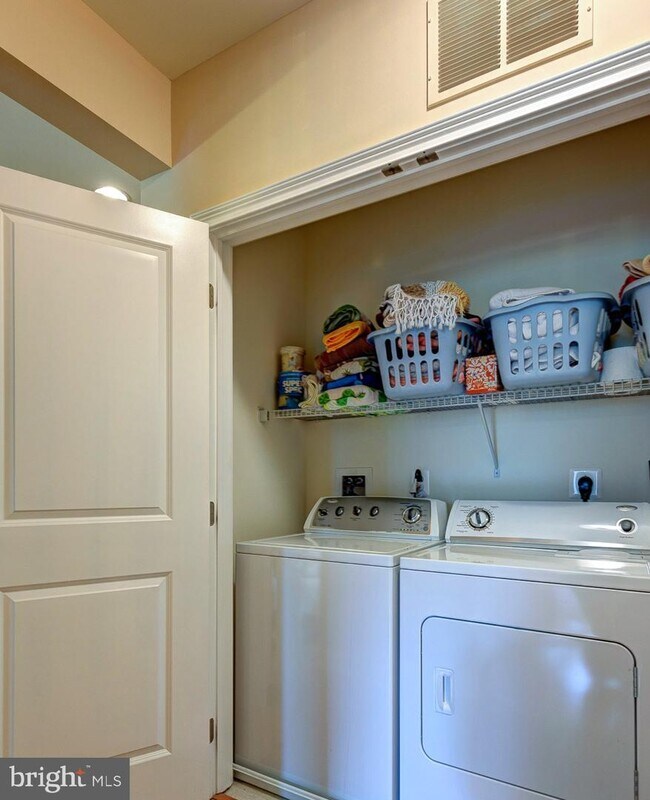 Building Photo - 500 Regatta Dr