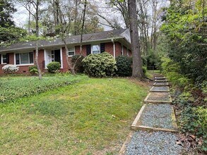 Building Photo - 305 Brookside Dr