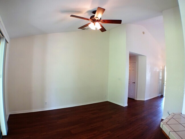 Foto del edificio - 250 Pinyon Hills Dr