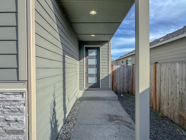 Building Photo - 17717 26th Dr NE