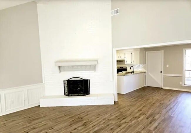 Building Photo - 33 Brock Dr