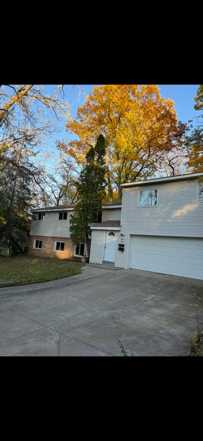 Foto del edificio - 573 Maple Sq