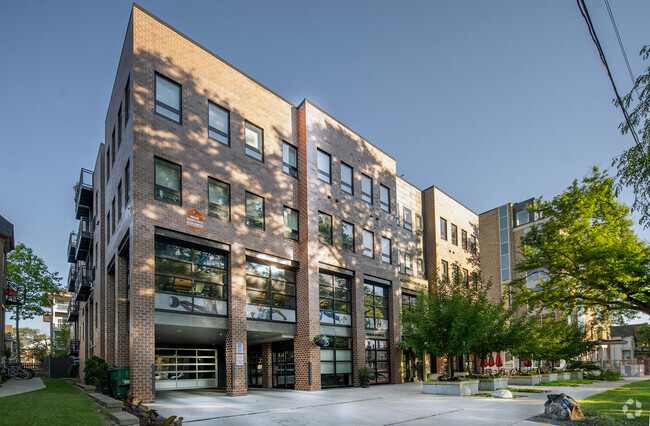 Building Photo - Washington Plaza