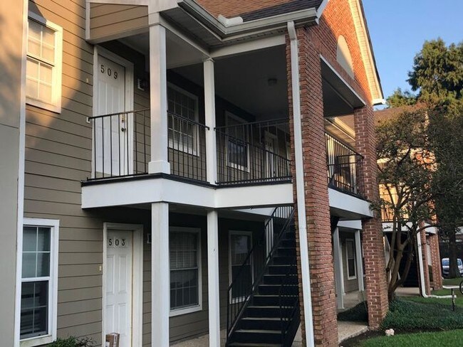 Building Photo - 2 Bedroom Condo with loft / UNIT 210