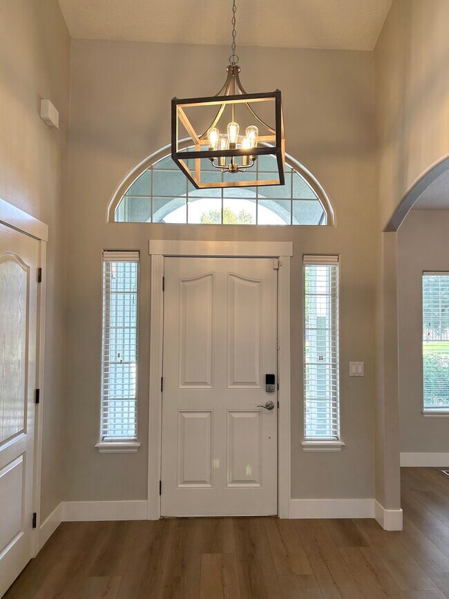 Foto del edificio - 5535 N Lolo Pass Ave