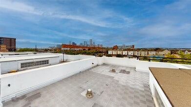 Building Photo - 310 S Jensen Dr