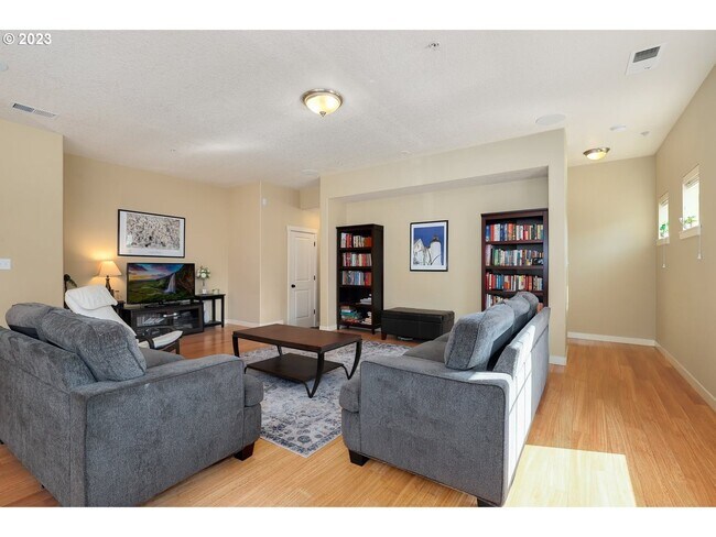 Foto del edificio - 621 NE Newstead Ln