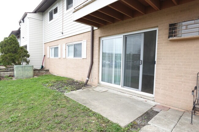 Foto del edificio - 870 E Old Willow Rd