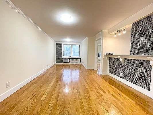 Foto del edificio - 3 bedroom in Bronx NY 10463