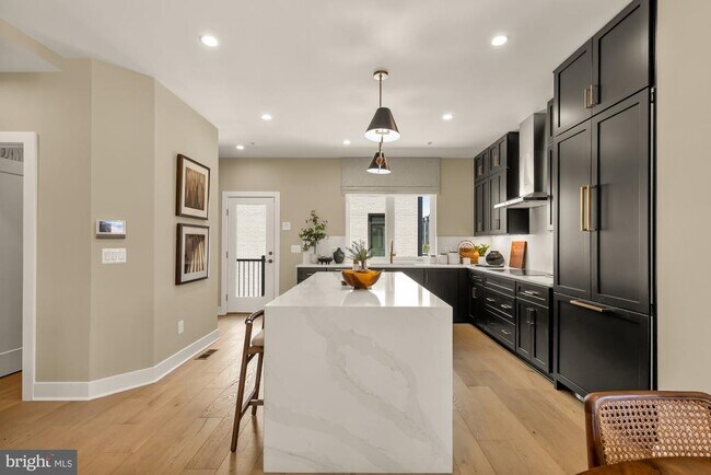 Foto del edificio - 2712 Olmsted Ct NW