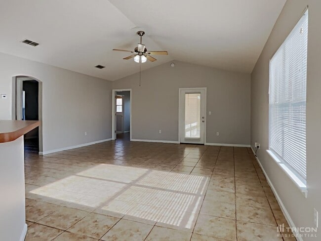 Building Photo - 3134 Wavering Ln