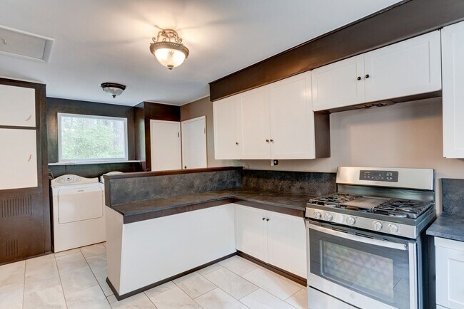 Building Photo - 1302 - Wang Crosby Properties