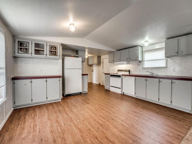 Building Photo - 3bed/2bath Mobile Home on 1.2 Acres Availa...
