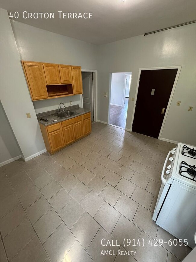 Building Photo - 40 Croton Terrace