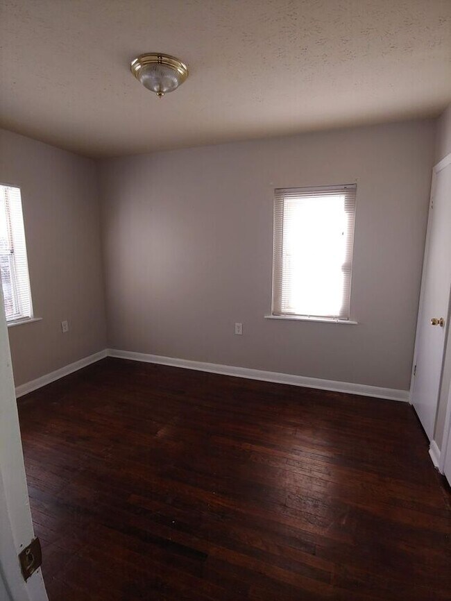 Building Photo - Come See this Fantastic Apartment
