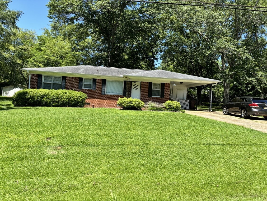 213 Lakeview Dr, Tupelo, MS 38801 House Rental in Tupelo, MS