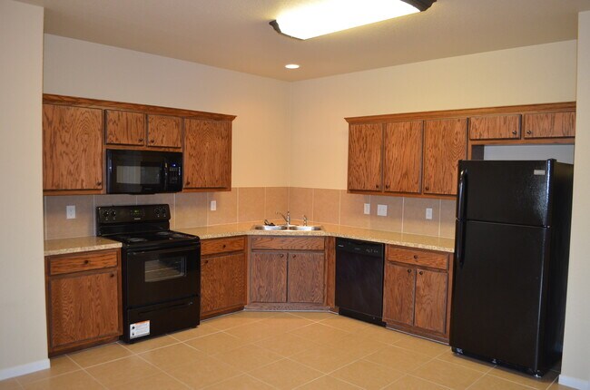 Building Photo - 2002Tru