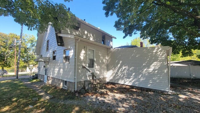 Building Photo - 1573 East Ave