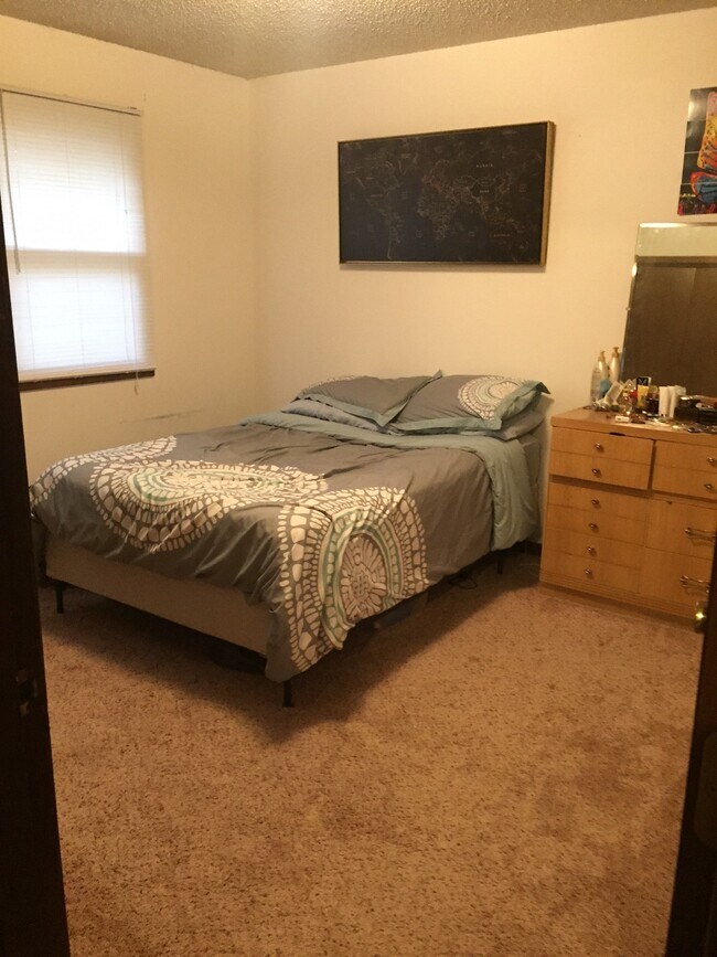 Bedroom - 209 E 6th St
