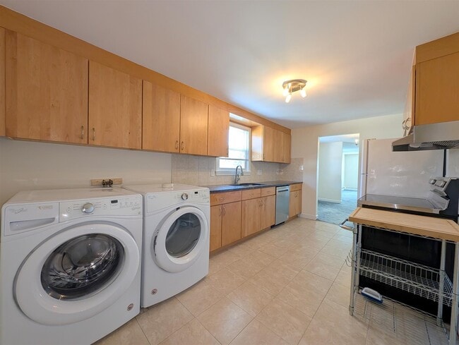 Building Photo - 5 Patrick St