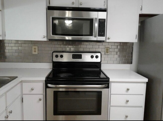 Building Photo - 405 SW 113th Way