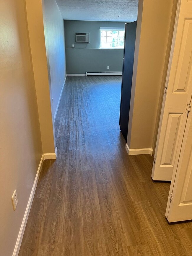 Interior Photo - Lakepointe