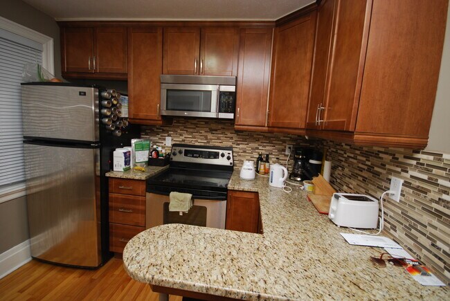 Building Photo - 120 Goulburn Av