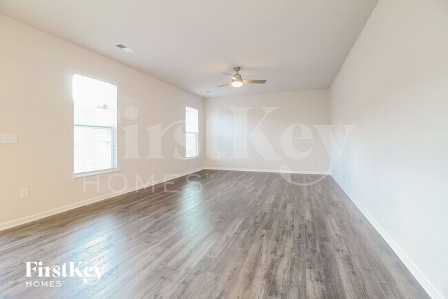 Building Photo - 1101 Mission Hill Ln