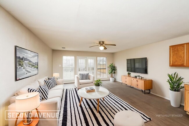 Building Photo - 9124 Pinehaven Dr