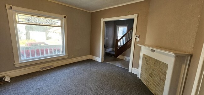 Building Photo - 602 E Ravine Ave