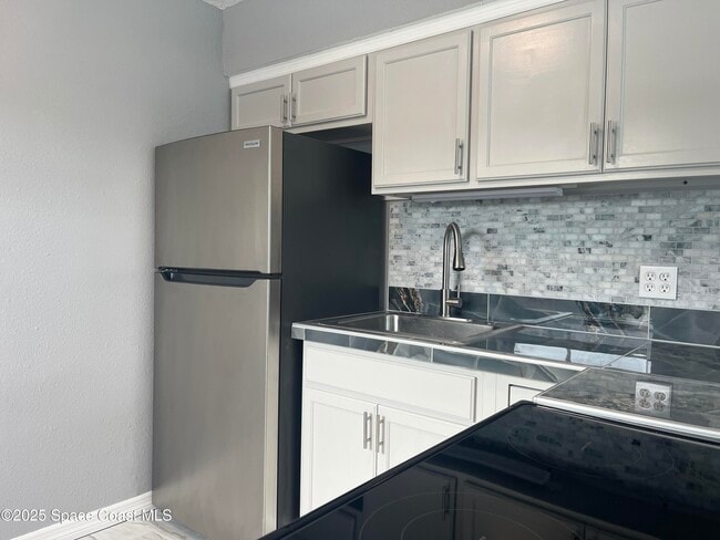 Building Photo - 402 Adams Ave