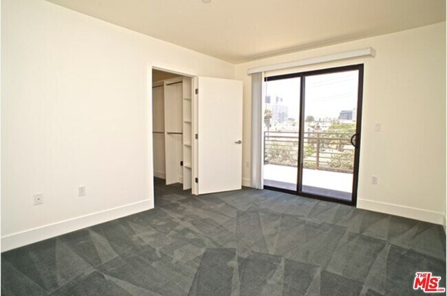 Building Photo - 5303 Lankershim Blvd