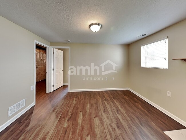 Building Photo - 5505 Dietrich Ave