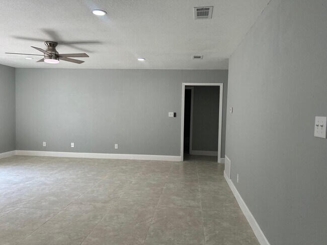 Foto del edificio - 7923 Oak Forest Dr
