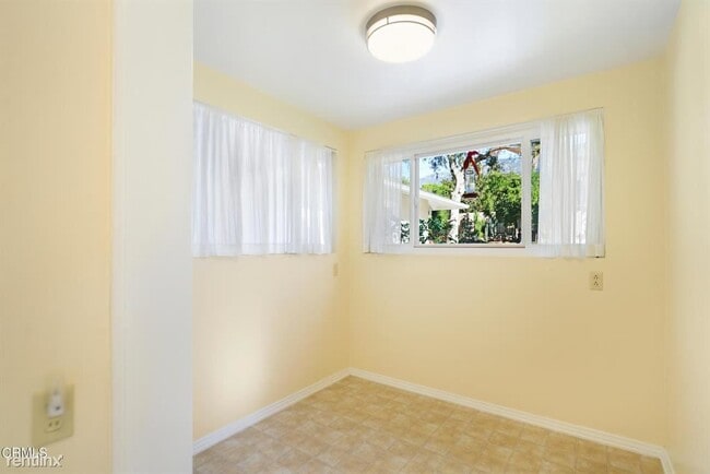 Building Photo - 3 br, 2 bath House - 2173 E Crary St