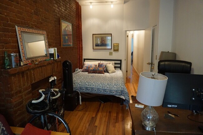 Foto del edificio - 328 E 77th St